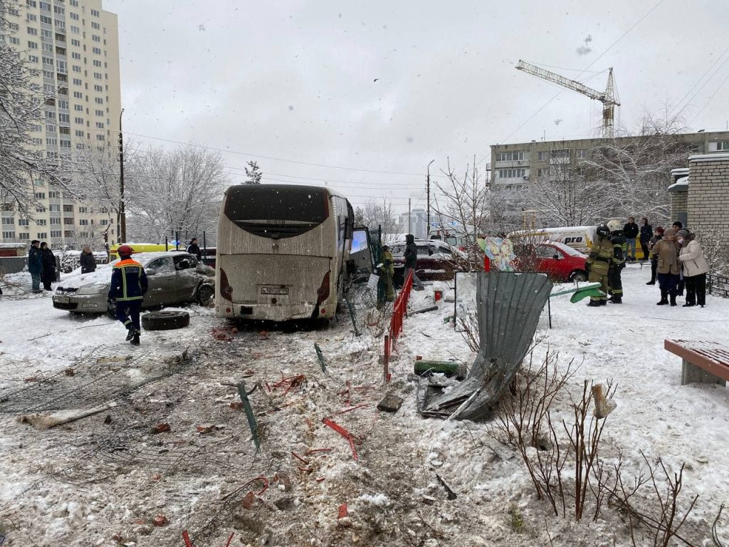 У рейсового автобуса Жирновск-Саратов отказали тормоза. Есть пострадавшие –  ЖирнОе.RU