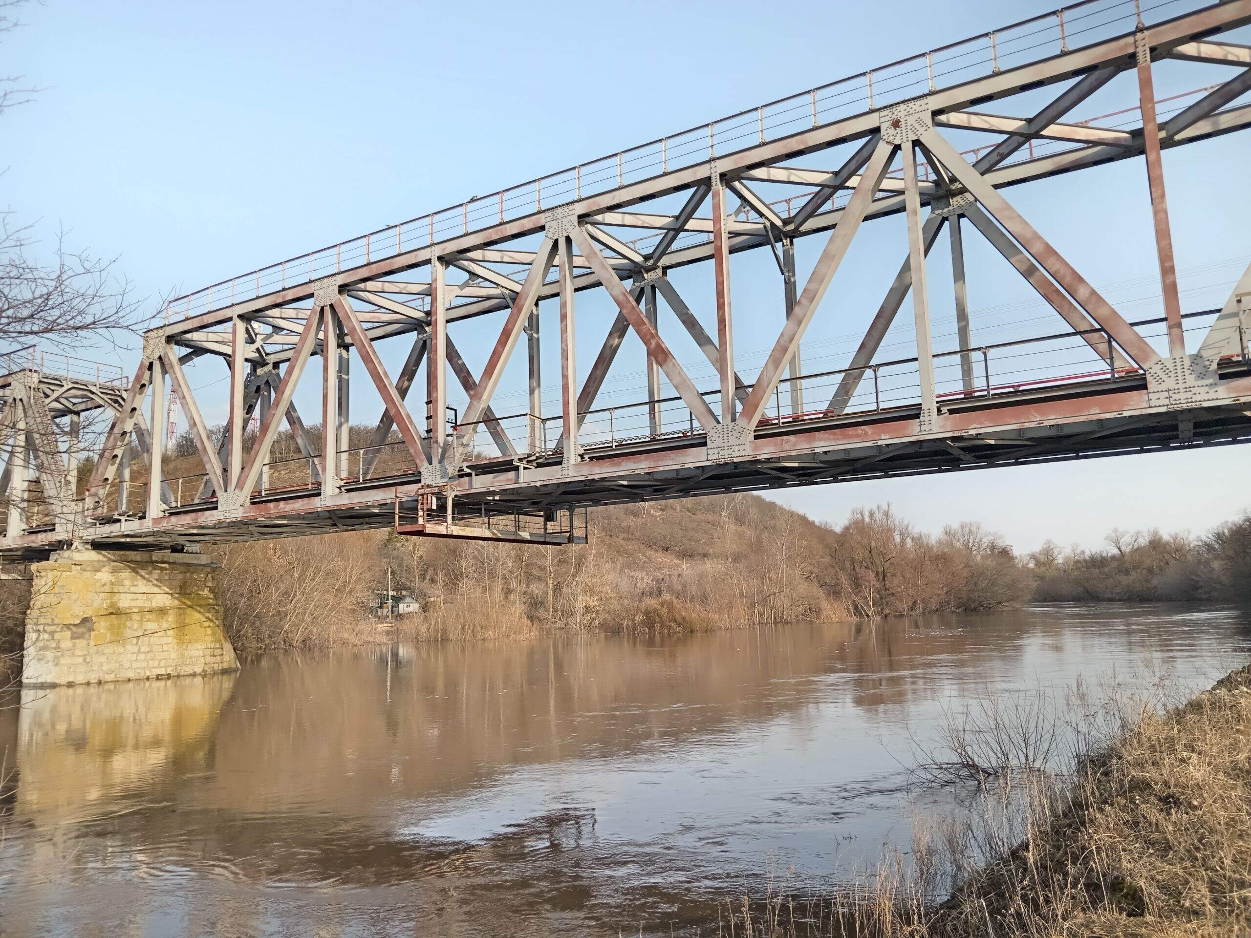 В черте р.п. Лысые Горы уровень воды в реке Медведица пошёл на спад? |  07.04.2024 | Жирновск - БезФормата